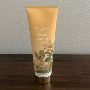 COPY - Victoria’s Secret Oasis Blooms Fragrance Lotion